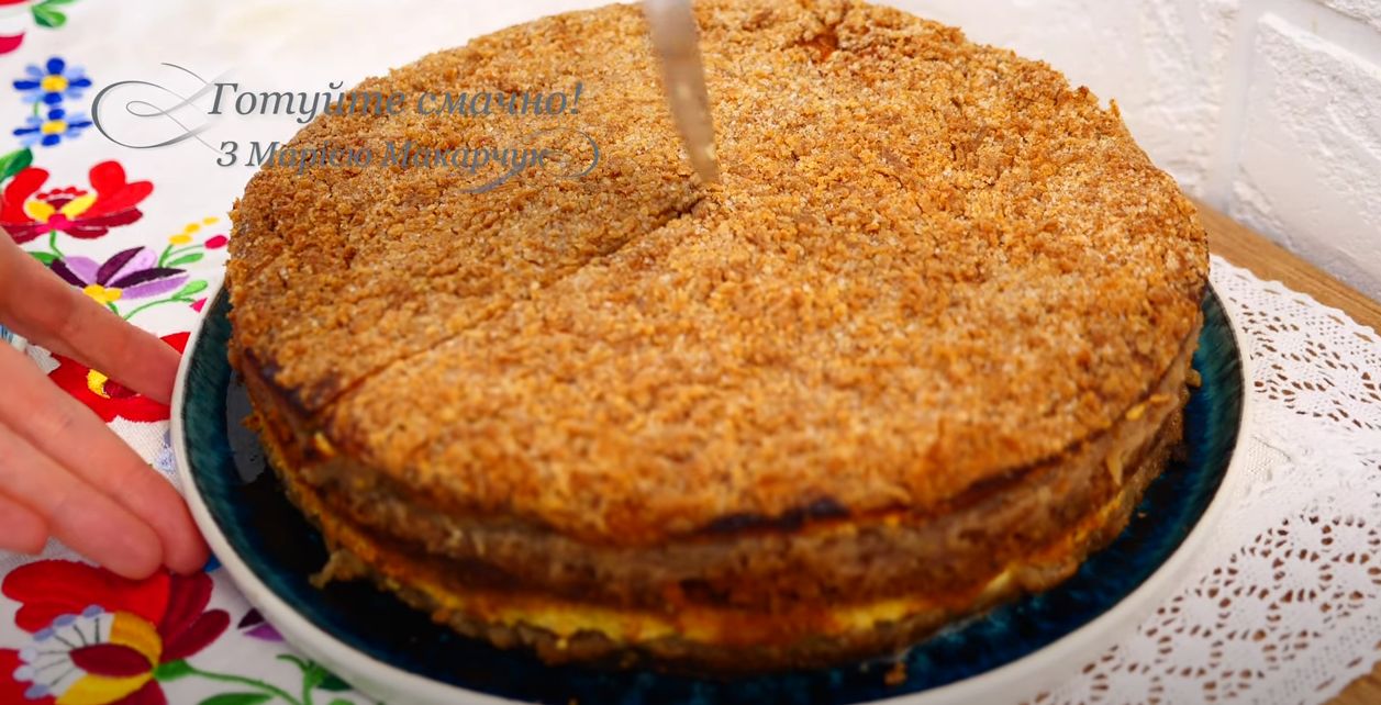 Смачніше за торт: рецепт насипного яблучного пирога з сиром