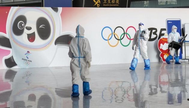На Олімпіаду  в Пекін прибули «короновірусні»  спортсмени