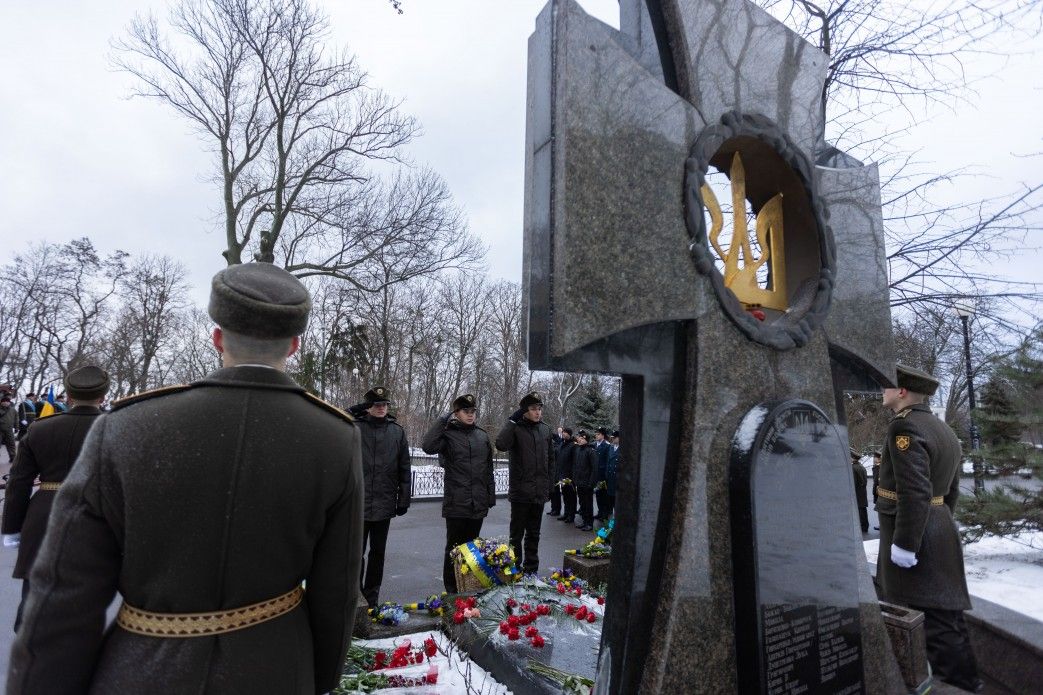 Резніков і Залужний закликали пам'ятати подвиг Героїв Крут