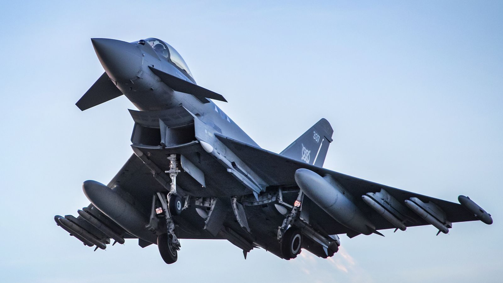 Перехоплено чотири військові літаки РФ британськими Typhoon