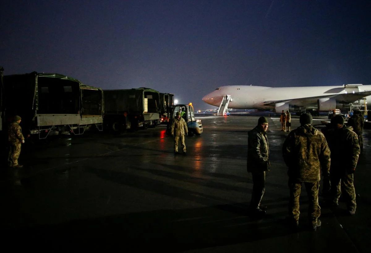 В Україну прибув восьмий літак США: на борту 86 тон боєприпасів