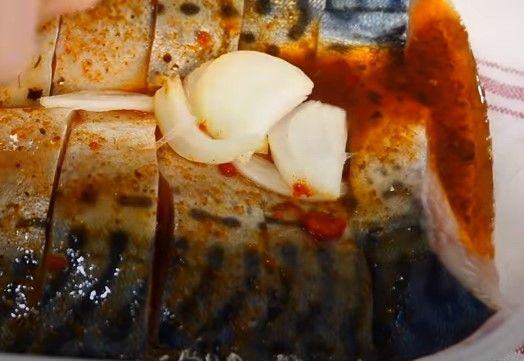 «Смакує краще червоної риби»: рецепт дуже смачної скумбрії