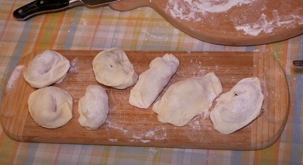«Полтавська кухня»: як приготувати вареники з яєчнею із тіста на кефірі
