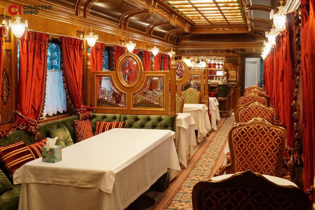 "Золотий" вагон-ресторан Медведчука із купою коштовних елементів типу позолоченої вбиральні, самовару, тощо.