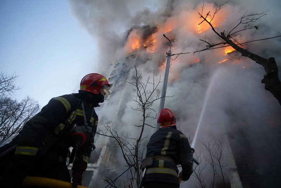 У Києві 15 березня ворожі снаряди влучили у кілька житлових будинків