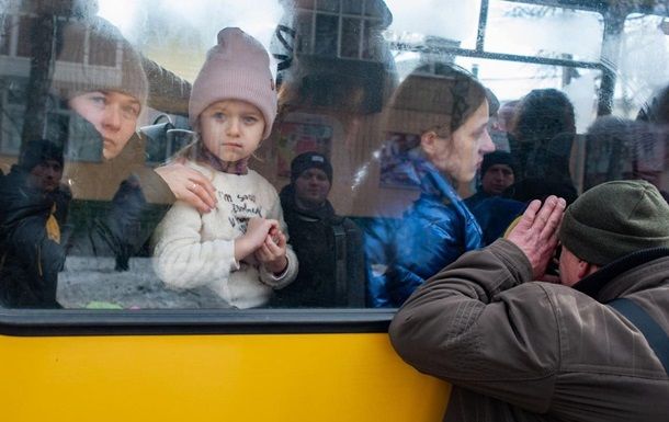 Колона з Маріуполя, яку блокували окупанти, рухається у бік Запоріжжя