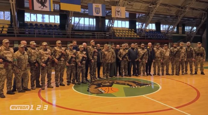 Команда «Прикарпаття» разом з тренерами вступила до Збройних сил України