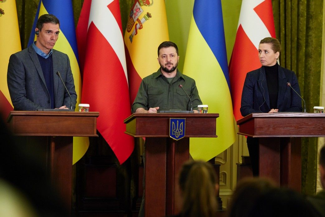 Україна розглядає військовий і дипломатичний шляхи розблокування Маріуполя – Зеленський