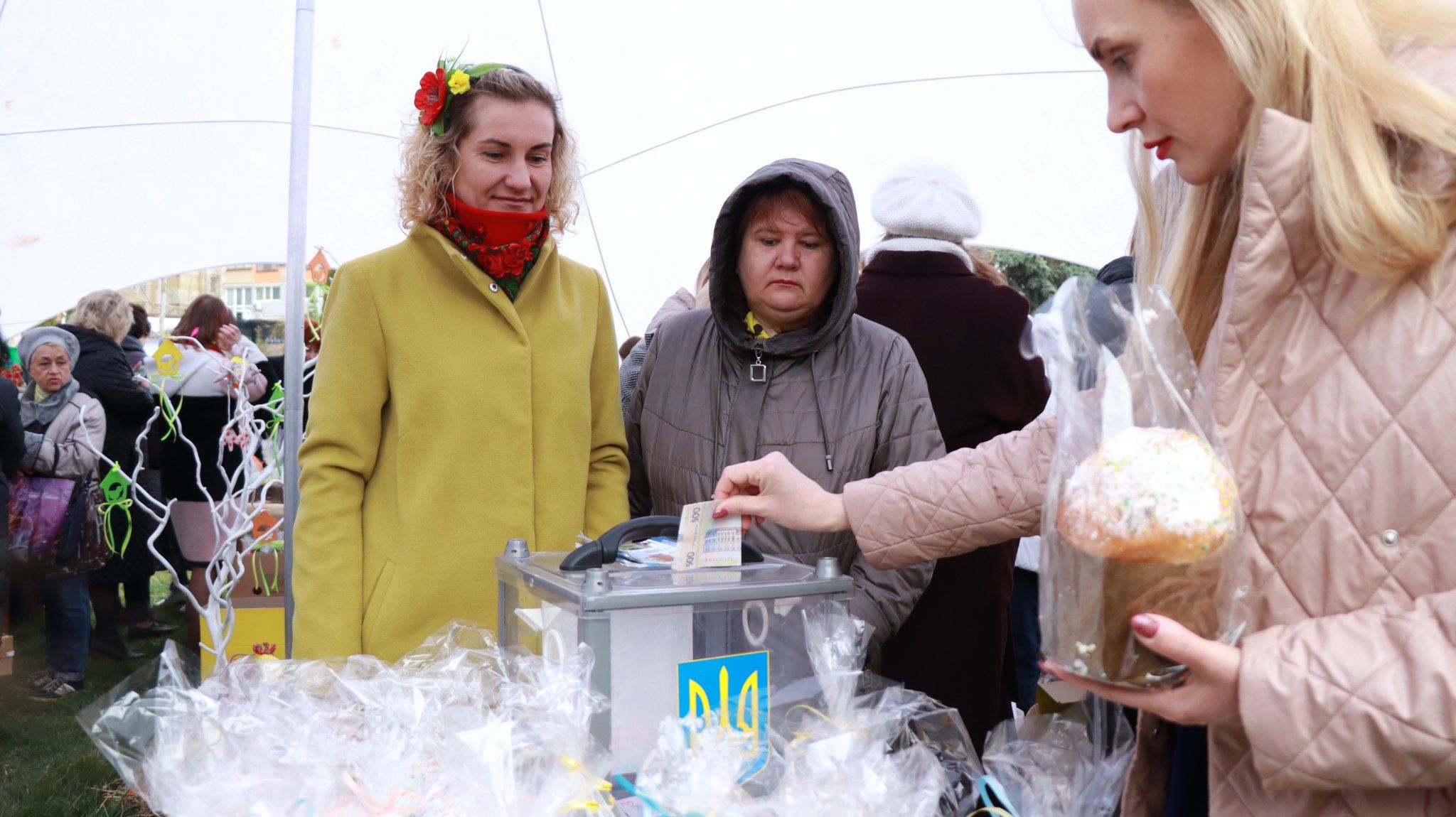 У Черкасах на благодійній акціі  «Великдень-2022» народ розкупив 2000 пасок.