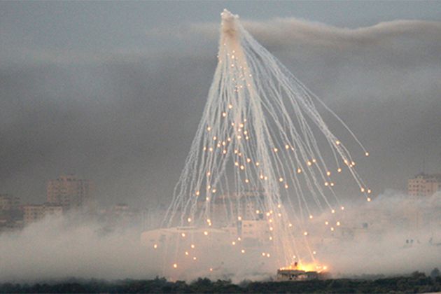 У Маріуполі за ніч окупанти нанесли кількадесят авіаударів з використанням фосфорних бомб – Азов