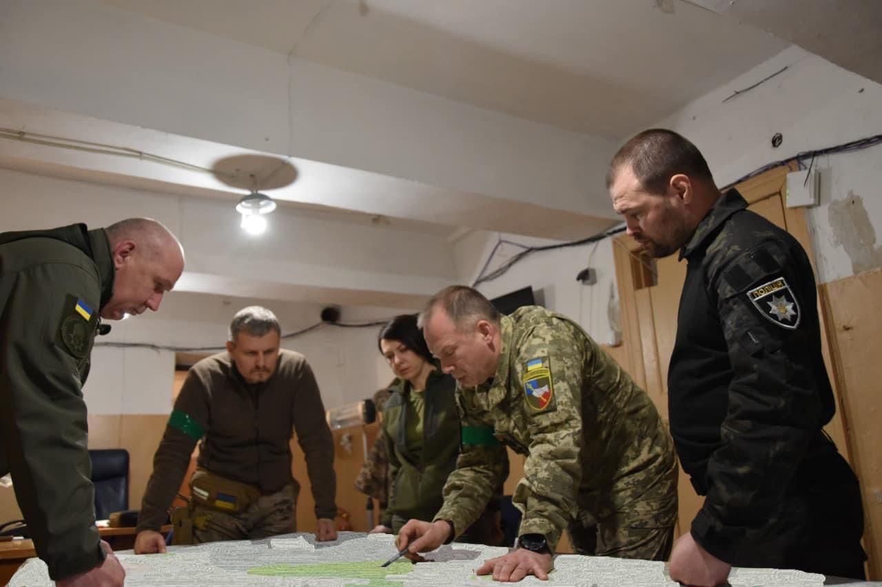 Момент обговорення плану цієї операції українськими військовослужбовцями