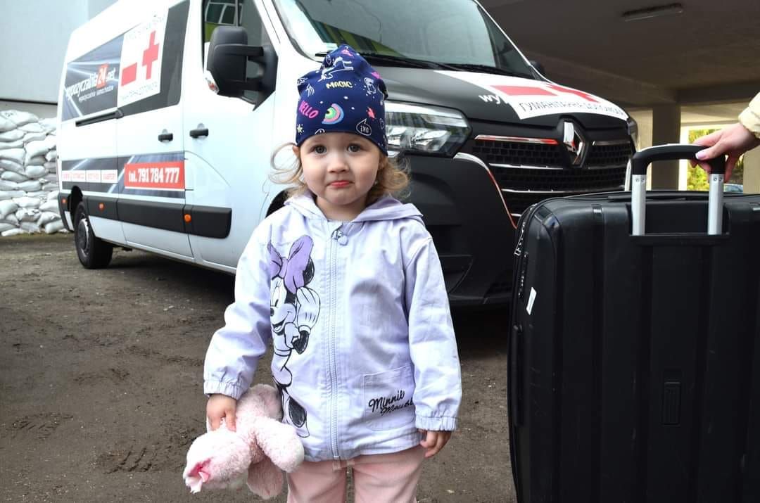 Під час війни медичні конвої евакуюють українських дітей із зон бойових дій.
