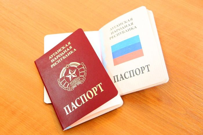 Українцям погрожують і змушують приймати громадянство ОРЛО