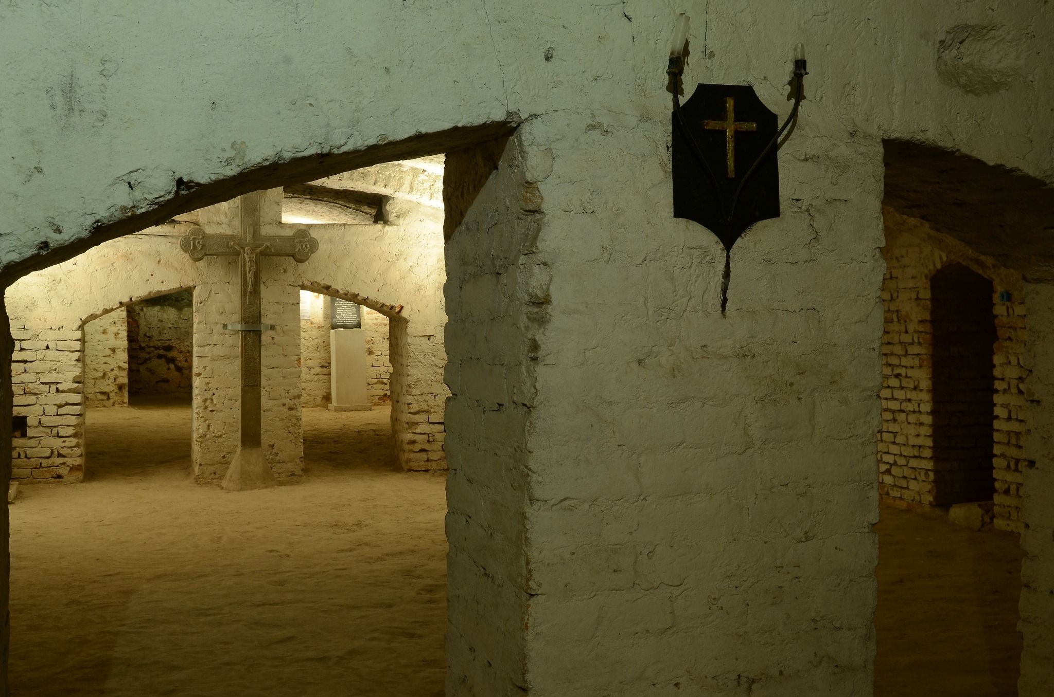 В укритті Острозької академії дуже цікаво, адже це підземелля колишнього монастиря монахів-капуцинів.