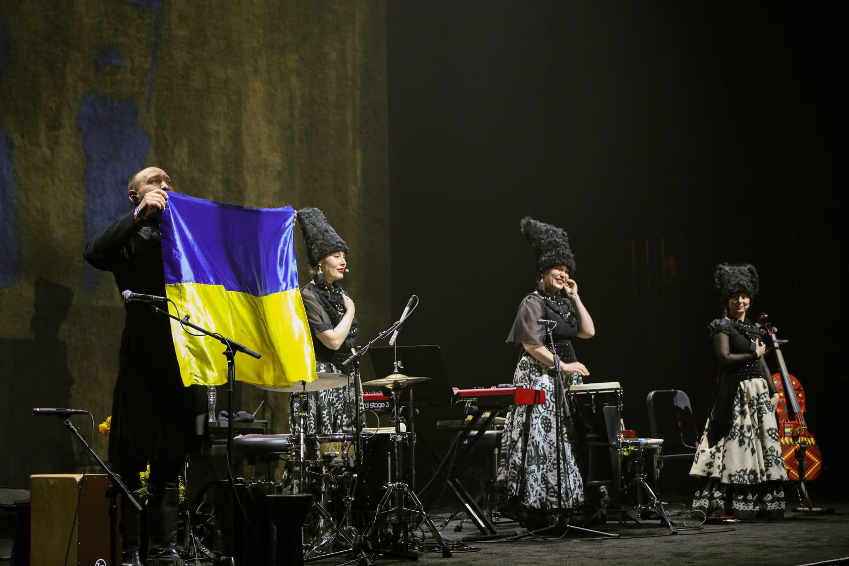 Гурт ДахаБраха зібрав у турі в США $100 тисяч для України