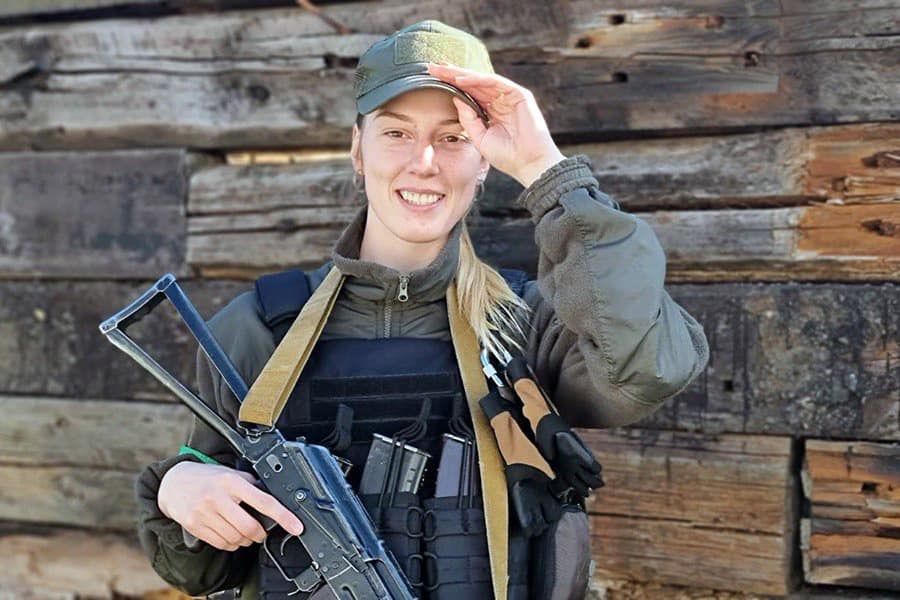 Чемпіонка Христина Дмитренко змінила спортивну гвинтівку на автомат