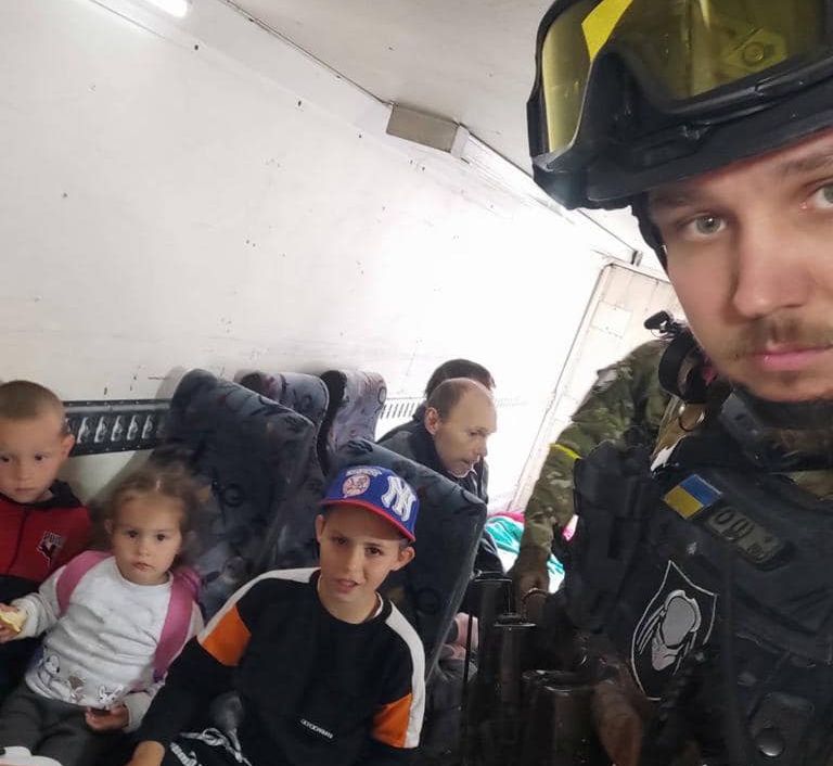 Під Сєвєродонецьком росіяни обстріляли евакуаційне авто з дітьми