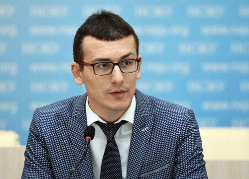 Голова НСЖУ Сергій Томіленко переконаний, що журналісти мають виїжджати з тимчасово окупованих територій за будь-якої можливості.