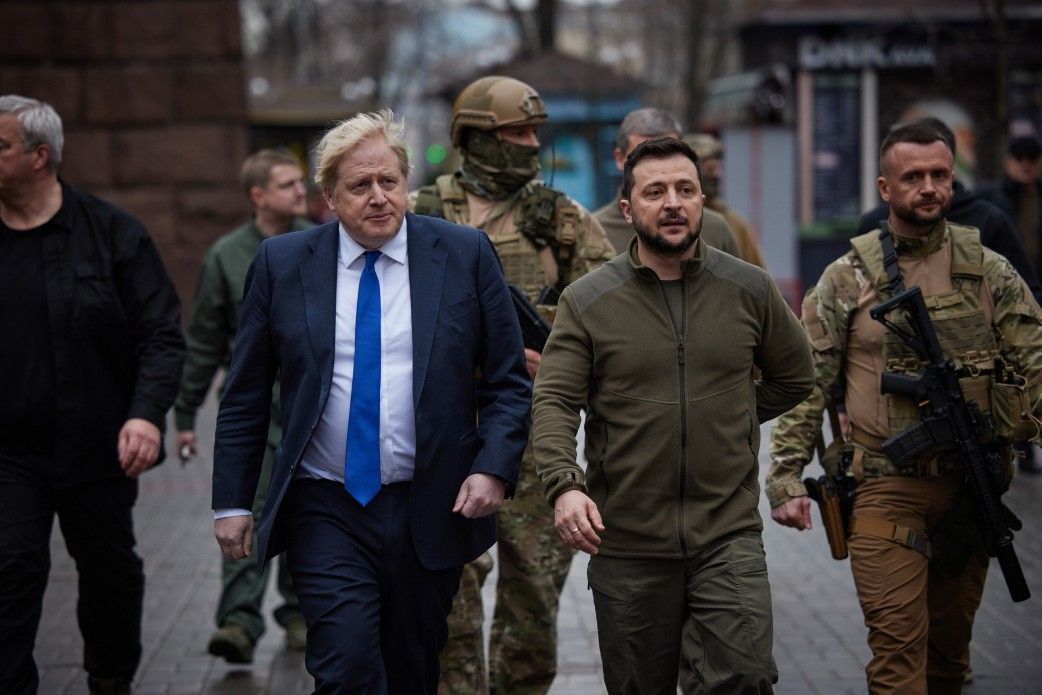 Свою ідею прем'єр Британії уперше представив Володимиру Зеленському, коли президент України зустрічав його у Києві 9 квітня.