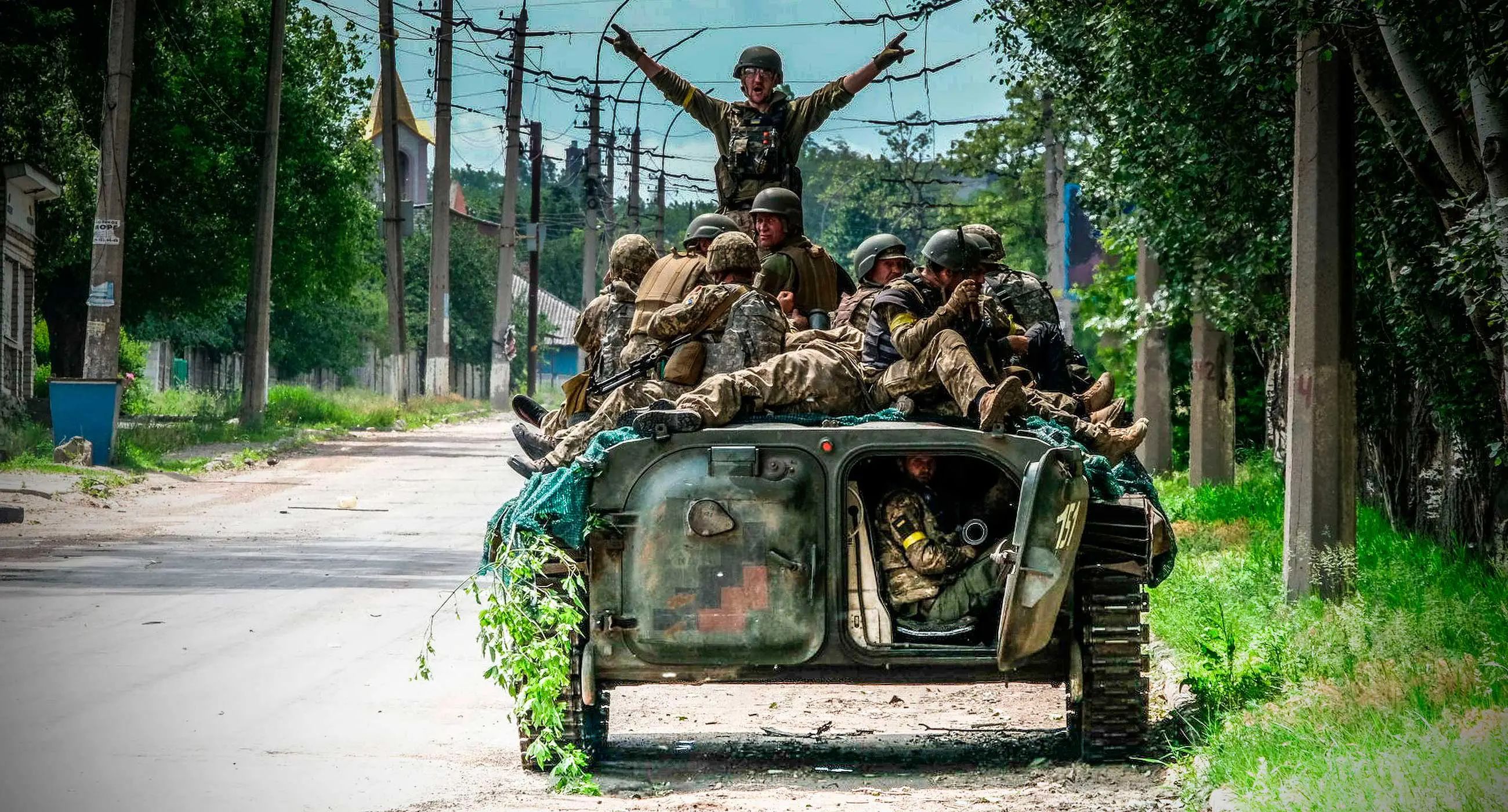 Для перемоги Україні додатково потрібні сотні гаубиць, танків, РСЗВ, дронів та бронетехніки – Подоляк