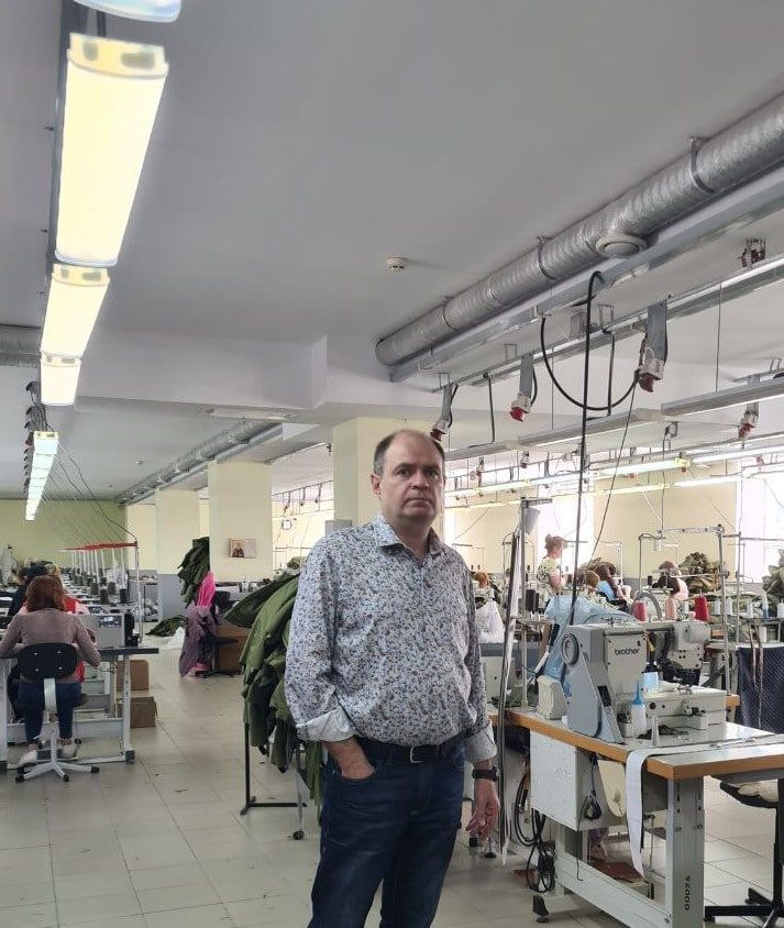 Бізнесмен Андрій Снєжко організував виробництво на швейній фабриці,  яка давно не працювала.
