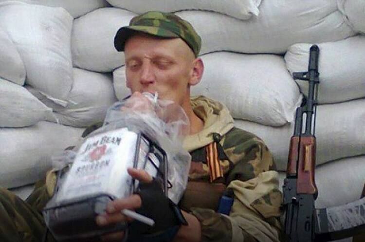 Росіяни продають і обмінюють на горілку запчастини від підбитої техніки рф