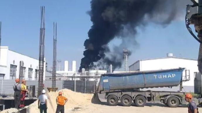 У Ростовській області безпілотник вгатив по нафтопереробному заводу