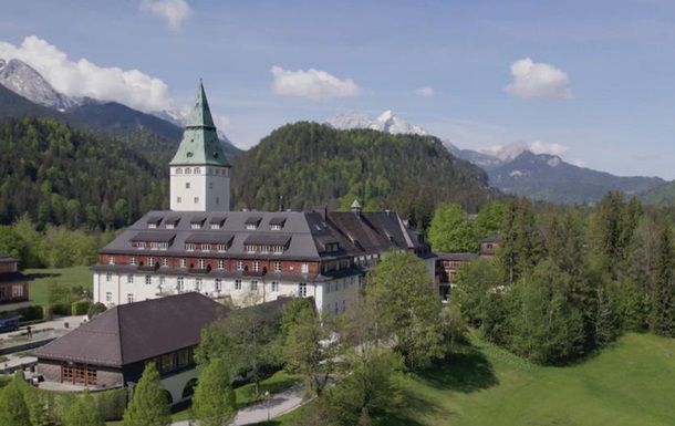 Замок у  Баварських Альпах, де розпочав роботу саміт лідерів великої сімки.