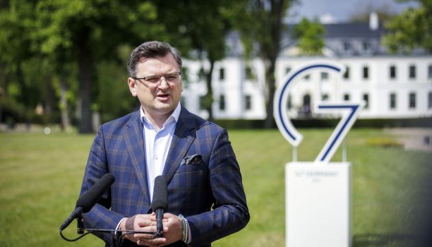 Міністр закордонних справ України Дмитро Кулеба закликає лідерів G7, ще більше "закрутити гайки" рф.