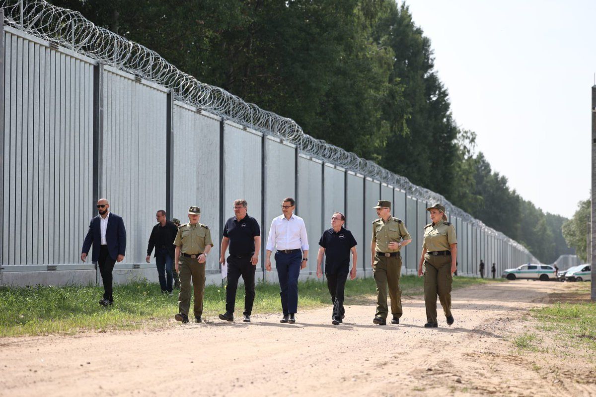 Польша завершила будівництво паркану на кордоні з Білоруссю заввишки 5 метрів