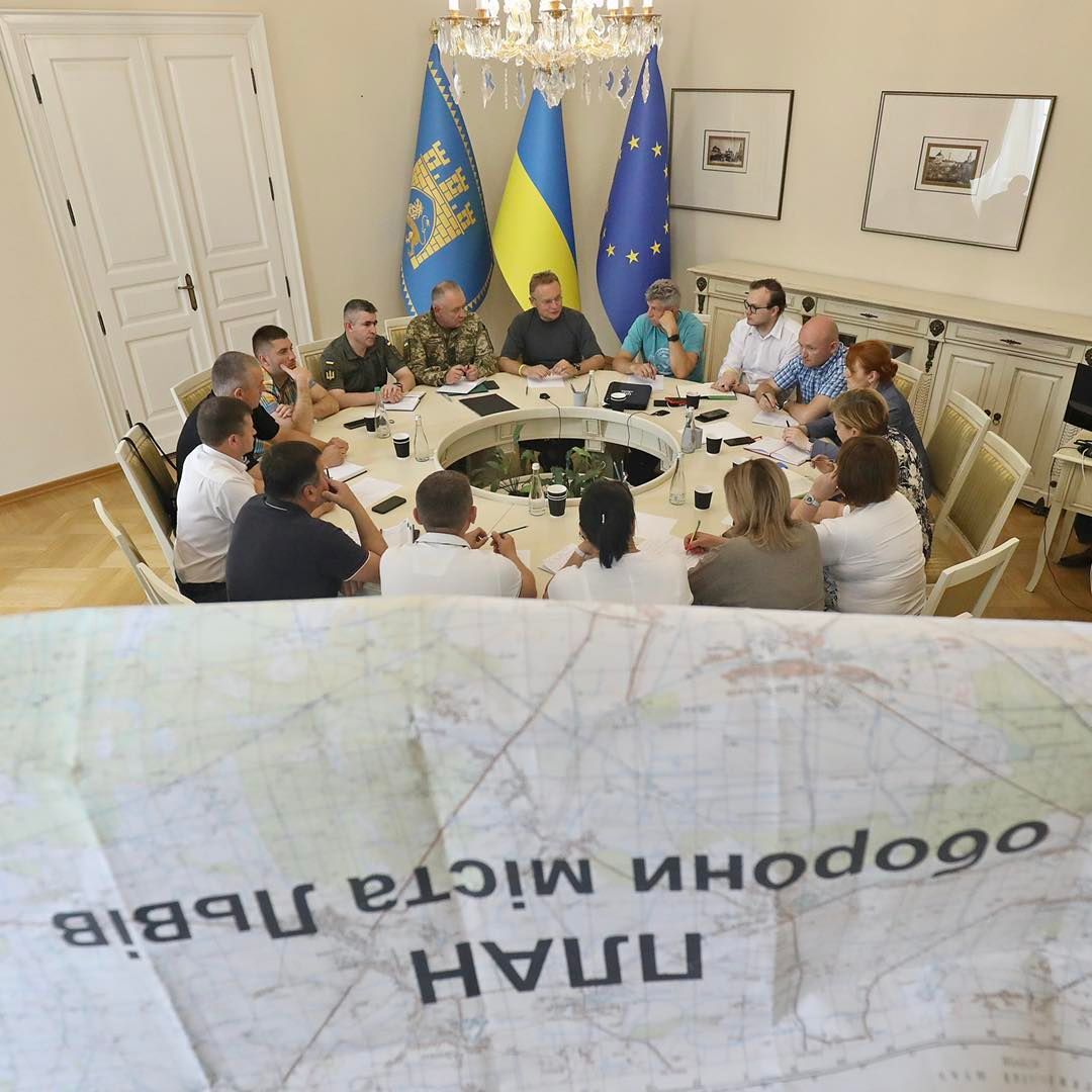 У Львові цивільне і військове керівництво обговорили план оборони міста.