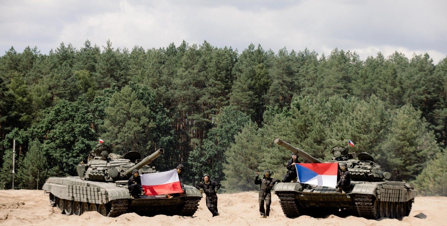 Танки з Польщі й Чехії дубасять на фронті ворогів