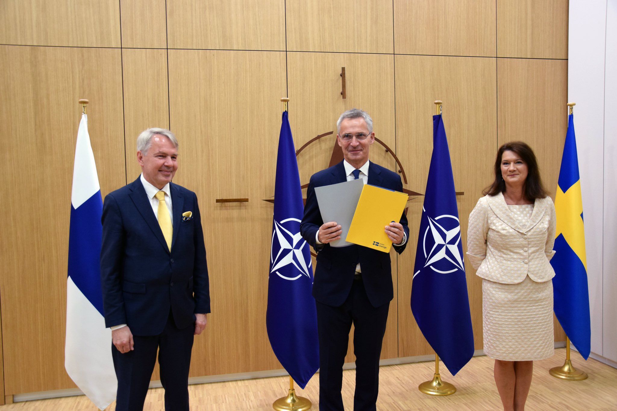 Нравіцца-нє нравіцца: Фінляндія та Швеція отримали від НАТО статус «запрошених країн»
