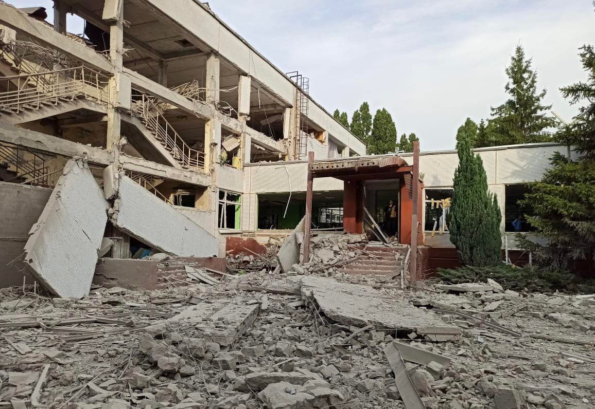 Зруйнована рашистами в ніч на 10 липня школа в Харкові.