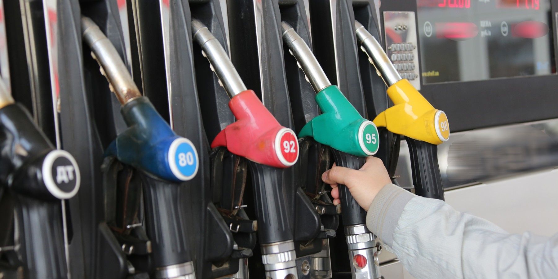 В Україні АЗС підняли ціни на паливо після зміни курсу долара