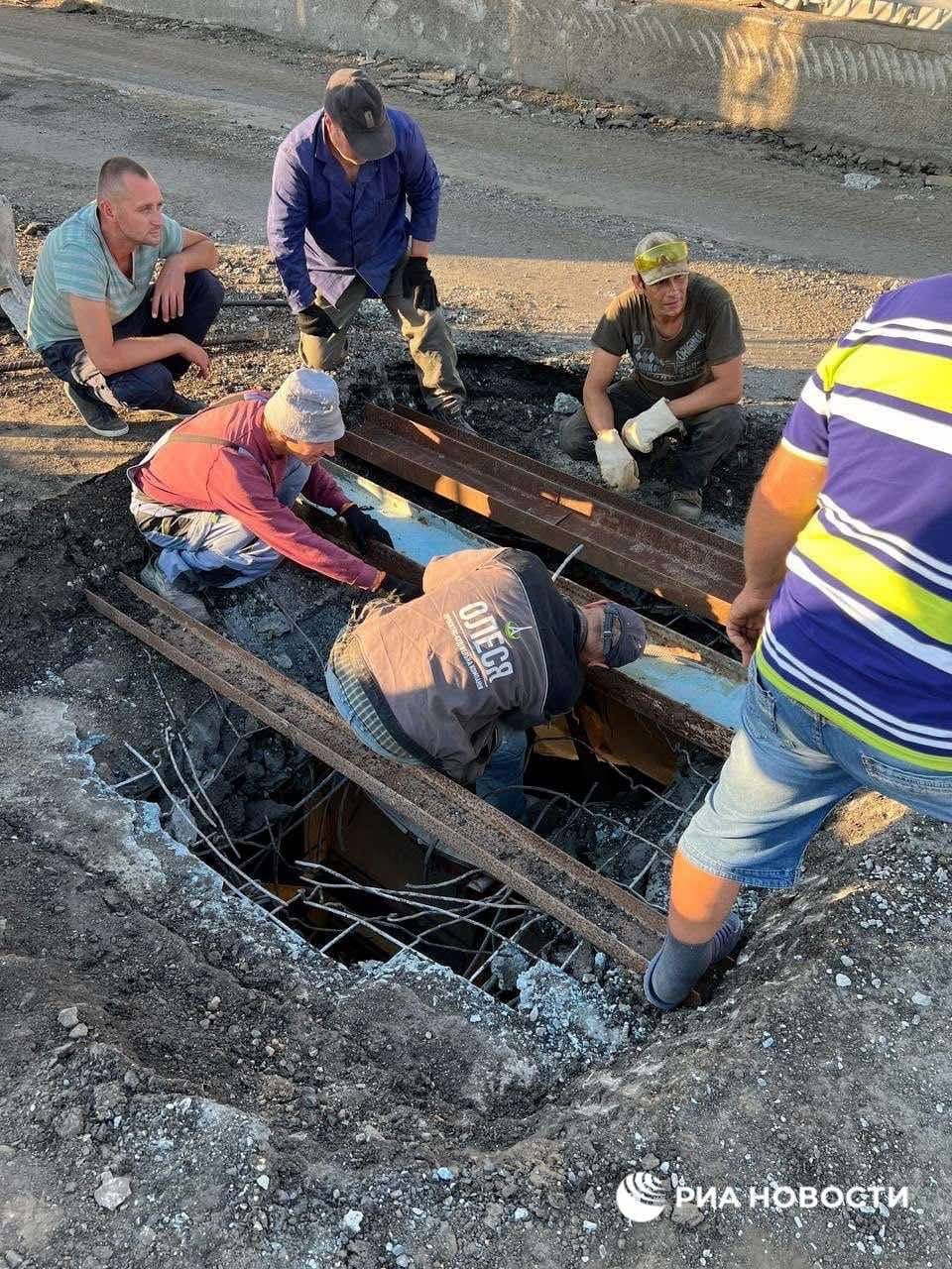 Окупанти нашвидкуруч ремонтують мости на Херсонщині, фото