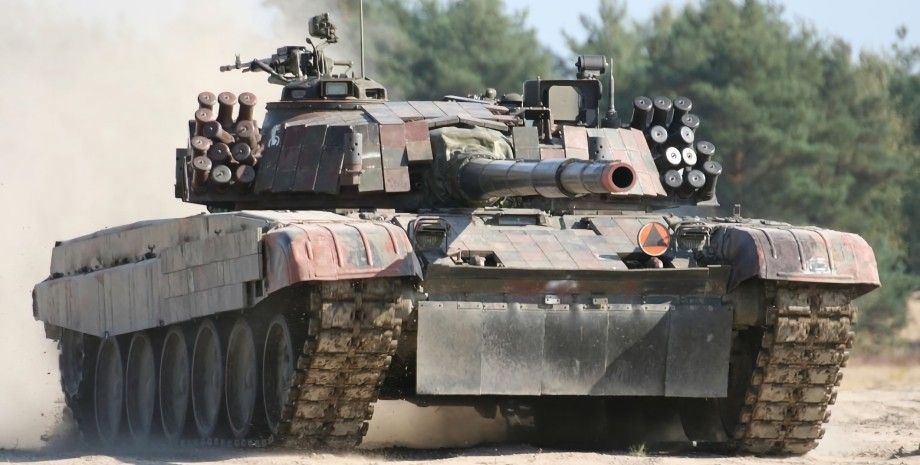 Польсьакий тнк PT-91 Twardy - модернізована версія танка Т-72.