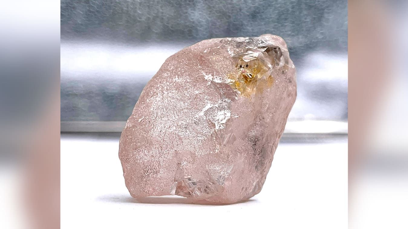У Анголі знайшли найбільший рожевий діамант у світі за 300 років