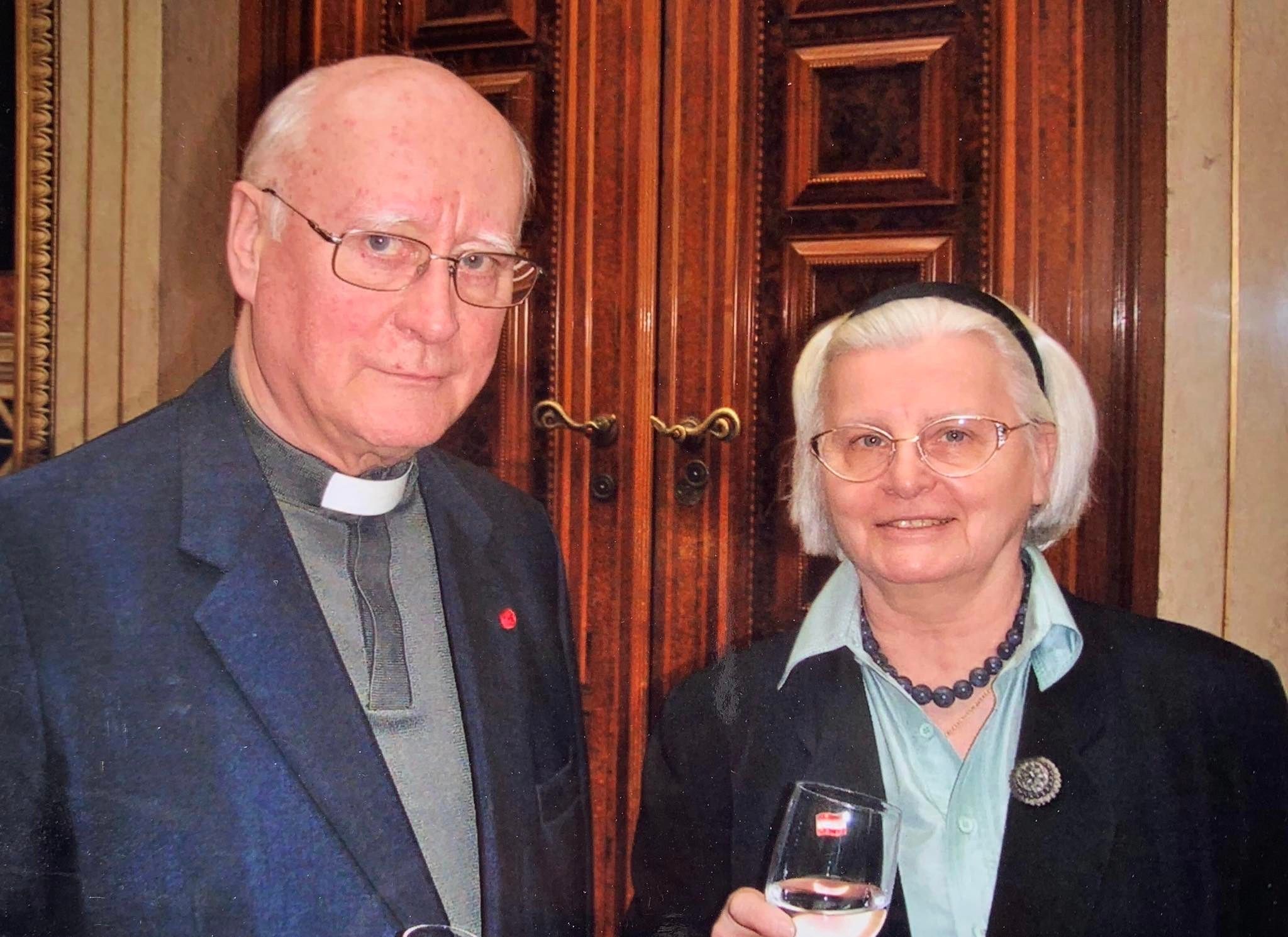 Пані Марія з братом о. Олександром на врученні їй 2006 року почесної відзнаки  Дахової організації всіх Австрійсько-іноземних товариств.
