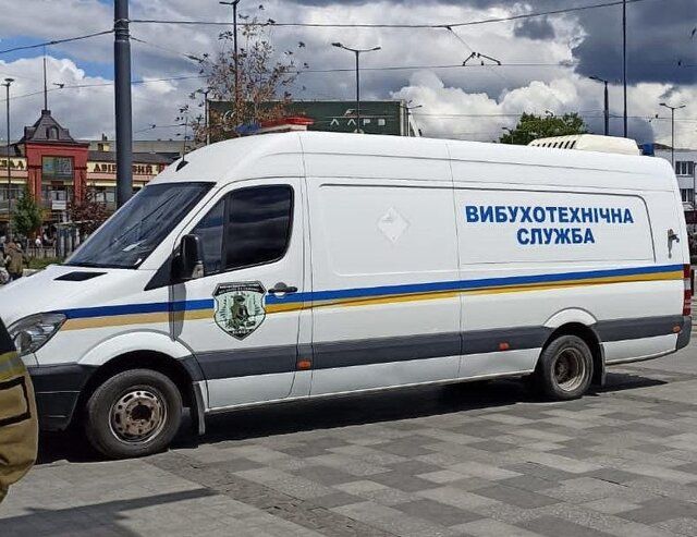 Вибухівку шукають "завдячуючи" анонімним  повідомленням в декількох містах України.