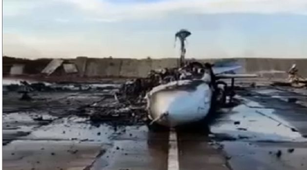 У мережі з'явилися фото з авіабази у Саках, де чітко видно пошкоджені літаки.