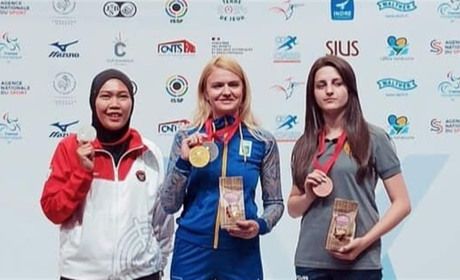 Галина Авраменко після нагородження на Чемпіонаті світу з кульової стрільби
