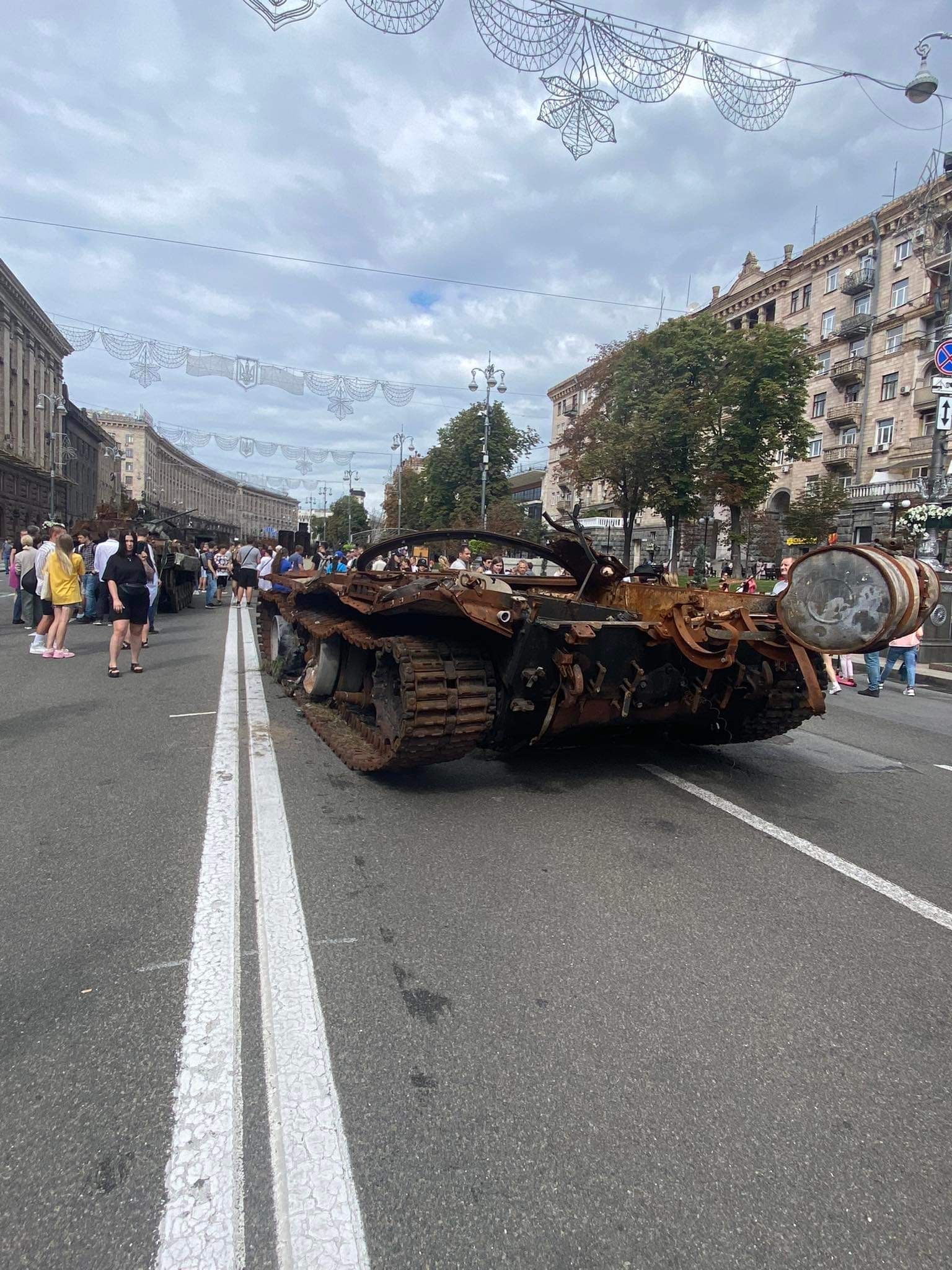 У центрі столиці влаштували «парад» розбитої російської техніки