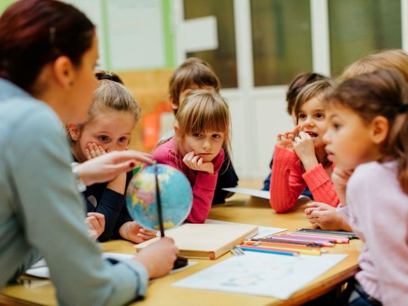 За межами України перебуває 641 тисяча школярів - Шкарлет