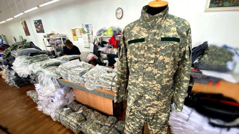 Українці США передали 13 тисяч метрів тканини для пошиття військової форми ЗСУ