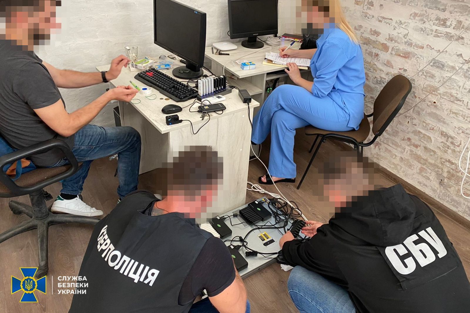СБУ заблокувала дві ботоферми: розганяли деструктивний контент в Україні