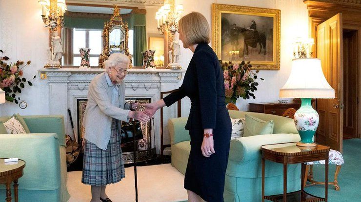 Королева Єлизавета ІІ офіційно затвердила Ліз Трасс на посаді прем’єра