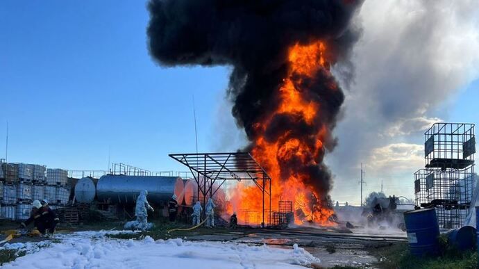 У Борисполі на підприємстві поблизу залізничного вокзалу пожежа – мер
