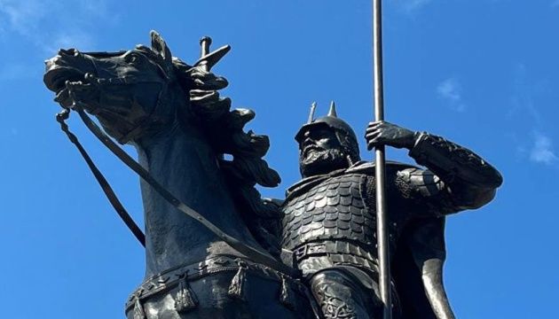 Пам'ятник Олександру Невському в Маріуполі поспіхом встановлюють окупанти