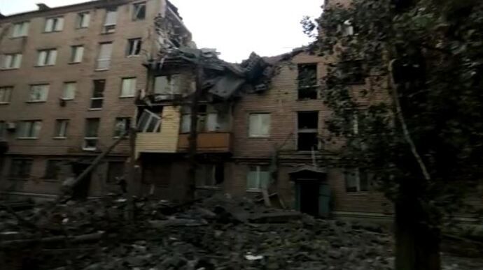 По багатоповерхівці в Бахмуті росіяни вночі вгатили ракетою - Кириленко